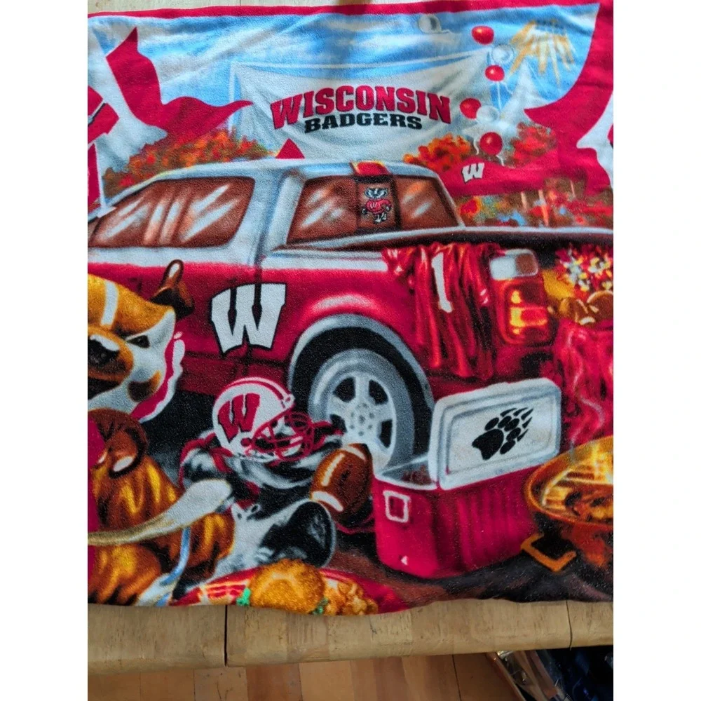 Wisconsin Badgers Fleece Blanket 43 X 50 Truck‎ Helmet 2 Sided